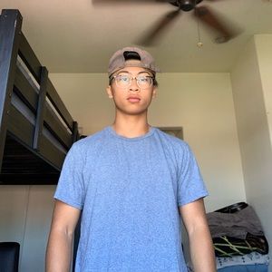 H&M DIVIDED T-SHIRT SIZE M